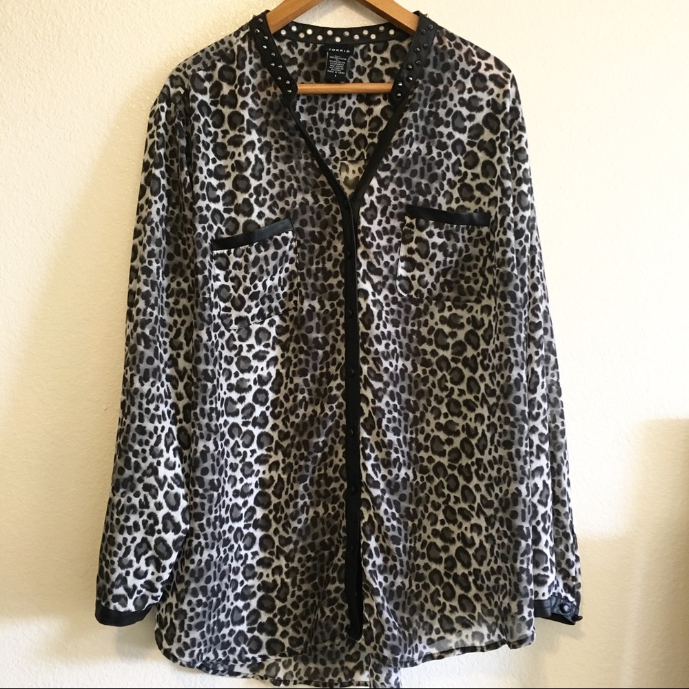 Torrid Snow Leopard Print Blouse w/Faux Leather 4X